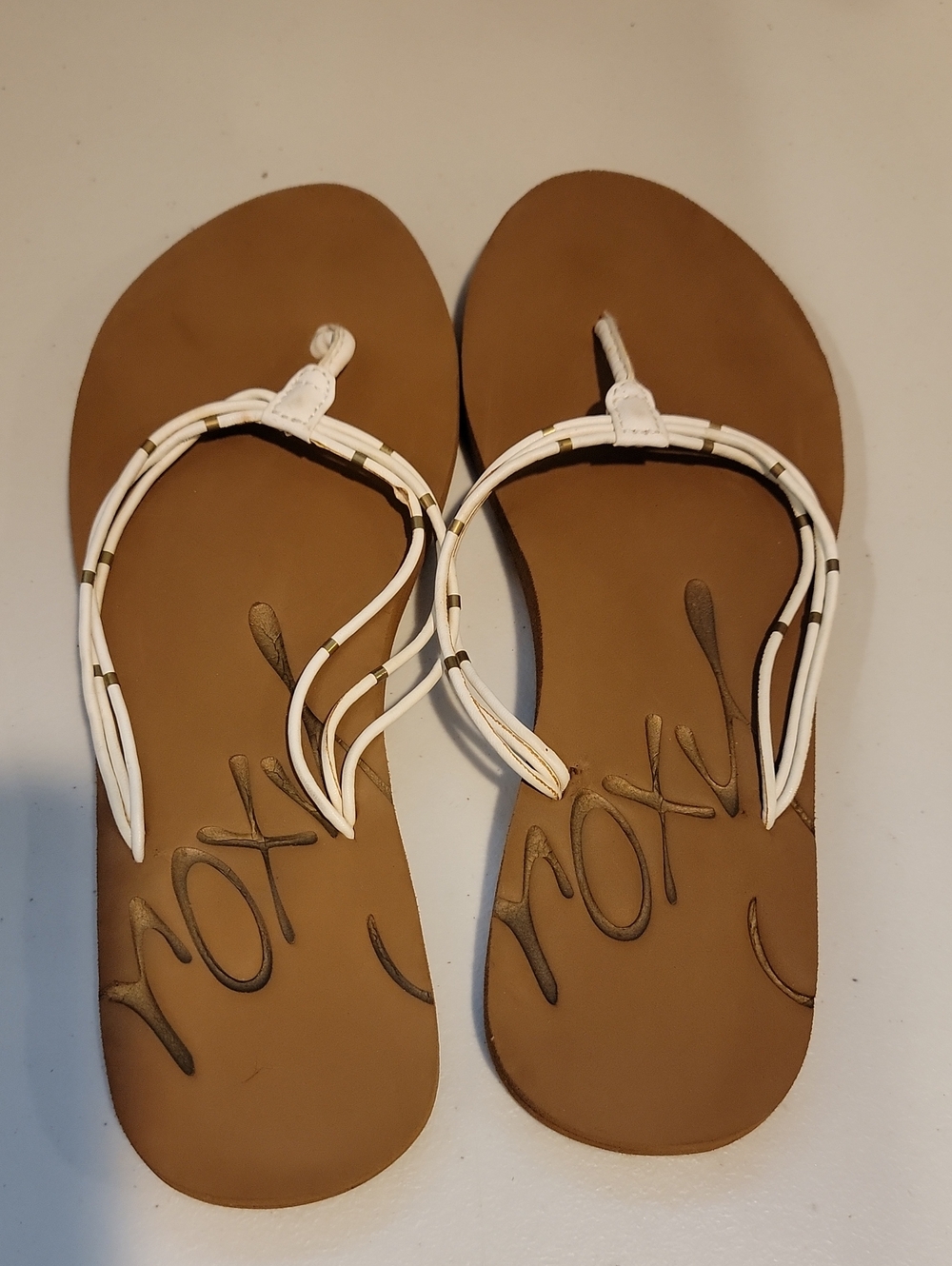 Roxy White Strappy Thong Sandals with Tan Footbed
